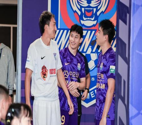 黄蜂对决太,实力比拼,攻防谁占优,巅峰国际官网,巅峰国际品牌,巅峰国际精彩,巅峰国际