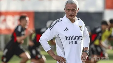 何炅47岁庆生，娱乐圈众星齐聚献祝福