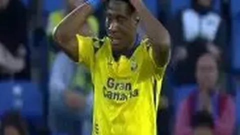 【激情逆转！79分钟吉布斯-怀特闪击破门，利物浦惊险追平，仍以0-3落后森林】