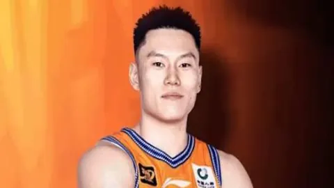 “NBA激战四日连夺11胜，骑士征程再掀高潮，拓荒者奋力阻拦东征之势！”